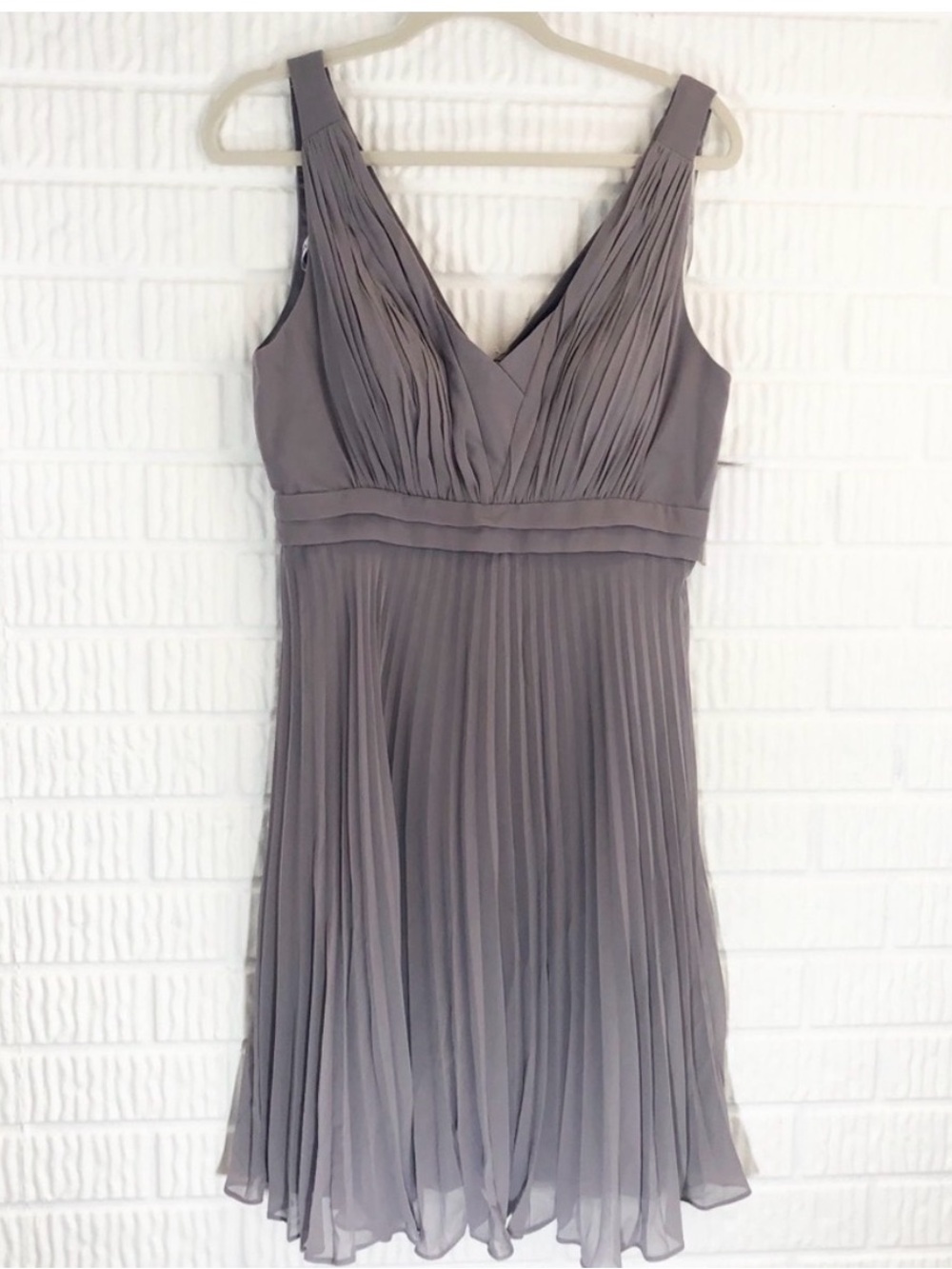 Donna Morgan Collection 10 Pleated V-Neck Sleeveless Dress in dusty plum